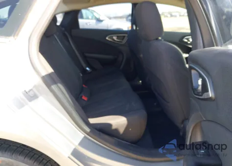 2015 Chrysler 200 Limited z USA, uszkodzony, nr VIN 1C3CCCAB5FN642140